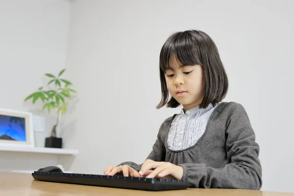 Japanese Student Girl Typing Keyboard Years Old — Stock Photo, Image