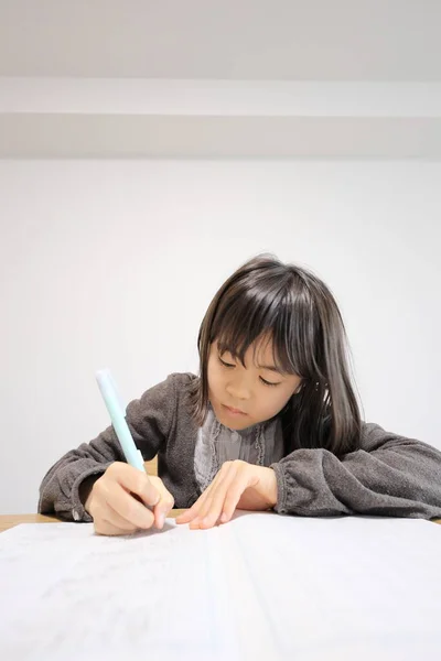 Niña Estudiante Japonesa Estudiando Comedor Años —  Fotos de Stock