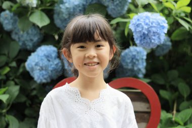 Japon kız ve ortanca (8 yaşında) (mavi))