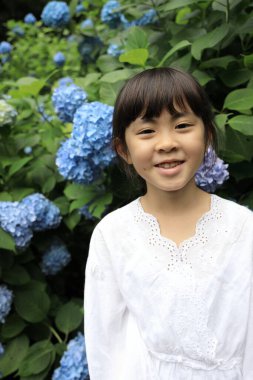 Japon kız ve ortanca (8 yaşında) (mavi))