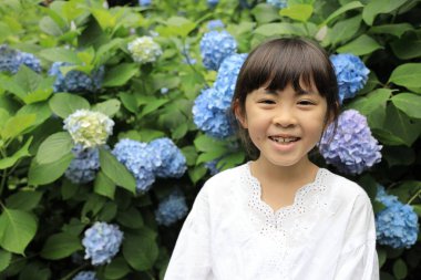 Japon kız ve ortanca (8 yaşında))