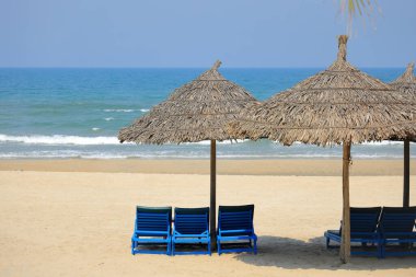 Danang, Vietnam 'daki Khe Beach ve plaj şemsiyem.