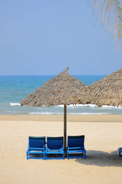 Danang, Vietnam 'daki Khe Beach ve plaj şemsiyem.