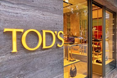 Düsseldorf (korneliusplatz), Almanya - 9 Ekim. 2022: Geleneksel klasik Alman çokgen gazete büfesi