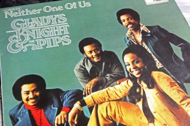 Viersen, Almanya - 9 Mayıs. 2022: Gladys Night ve 60 'lardan kalma The Pips' in vinil albüm kapağı