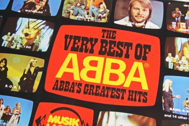 Viersen, Almanya - 9 Mayıs. 2022: İsveç bandının vinil albüm kapağının kapatılması, en iyi hitler derlemesi, TV videoları