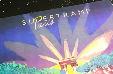 Viersen, Almanya - 9 Mayıs. 2022: Supertramp bandosunun kapağı Paris 'te canlı yayınlandı