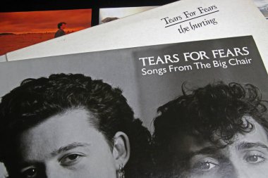 Viersen, Almanya - 9 Kasım. 2022: İngiliz grubu Tears for Fear 'ın izole edilmiş plak kapağının kapatılması