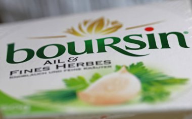 Viersen, Almanya - 9 Mart. 2023: Fransız şifalı peynirinin kapanışı Boursin