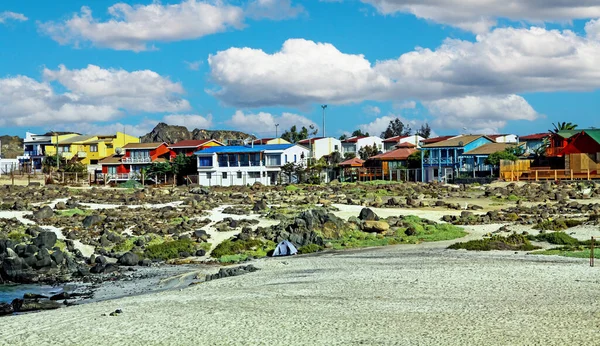 Typiska Färgglada Chilenska Färgglada Trä Strandhus Lugn Kuststad Bahia Inglesa — Stockfoto
