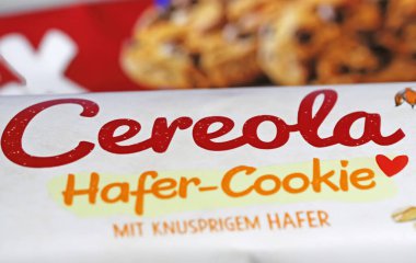 Viersen, Almanya - 9 Mayıs. 2023: Cereola hafer paketinin yakınlaştırılması Kurabiye kurabiyeleri