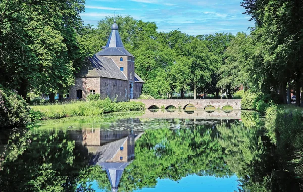 Schöne Mittelalterliche Holländische Burg Grüner Wald Wassergraben Arcen Limburg Niederlande — Stockfoto