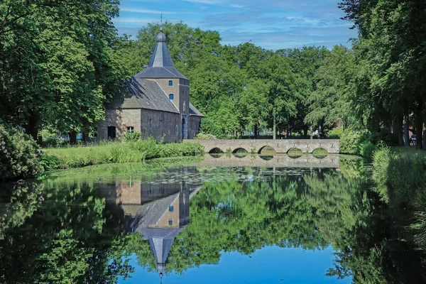 Schöne Mittelalterliche Holländische Burg Grüner Wald Wassergraben Arcen Limburg Niederlande — Stockfoto