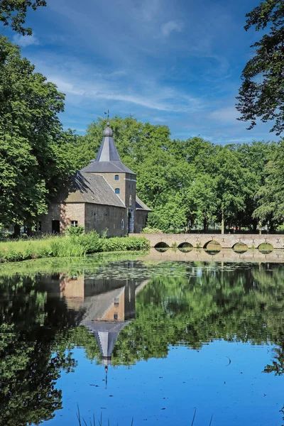 Чудовий Середньовічний Замок Зелений Ліс Водяний Рів Арсен Лімбург Нідерланди — стокове фото