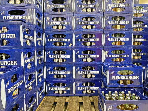Viersen Německo Července 2023 Detailní Záběr Mnoha Modrých Krabic Piva — Stock fotografie