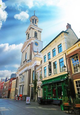 Breda, Hollanda - 30 Ağustos. 2023: Padua Katedrali 'nden Aziz Anthony şehir merkezinde neoklasik tarzda