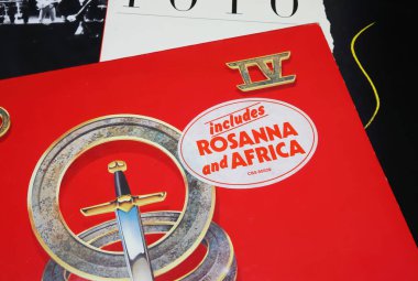 Viersen, Almanya - 9 Haziran. 2023: Rock grubu Toto 'nun vinil albüm kapağının kapağı