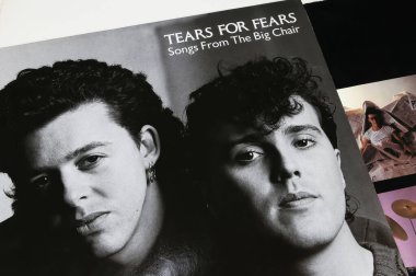 Viersen, Almanya - 9 Mayıs. 2023: İngiliz yeni dalga 80 'lerin grubu Tears for Fears' ın vinil plak kapağının kapağı