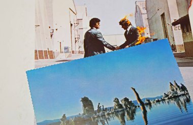 Viersen, Almanya - 9 Mayıs. 2023: Pink Floyd 'un Kapanışı Keşke 1975' ten kalma bir albüm kapağıyla burada olsaydınız