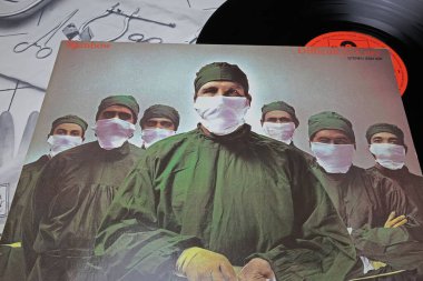 Viersen, Almanya - 9 Mayıs. 2023: Rock grubu Rainbow Difficult 'un kapak albümü