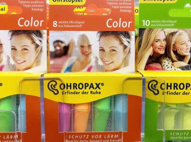 Viersen, Almanya - 9 Aralık. 2023: Orhropax 'ın gürültü kontrolü için köpük kulak tıkaçları