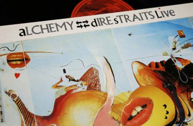 Viersen, Almanya - 9 Mayıs. 2023: Dire Straits 'in yakın plan grubu Alchemy 1984' ten canlı kayıt kapağı