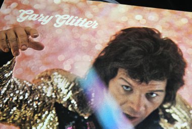 Viersen, Almanya - 9 Mayıs. 2023: İngiliz glam rock şarkıcısı Gary Glitter 'ın kapak albümü