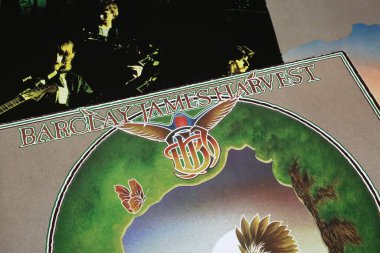 Viersen, Almanya - 9 Mayıs. 2023: Barclay James Harvest progresif rock grubu vinil albüm kapağı 1977 'den Dünya' ya geldi