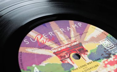 Viersen, Almanya - 9 Mayıs. 2023: 1979 'dan beri Paris' te canlı müzik grubu Supertramp 'in yakın çekimi