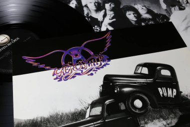 Viersen, Almanya - 9 Mayıs. 2023: 1989 'dan kalma Aerosmith vinil albüm kapağı Pump