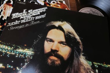 Viersen, Almanya - 9 Mayıs. 2023: Vinil rock şarkıcısı Bob Seger 'ın 1978' deki Stranger in kapağı
