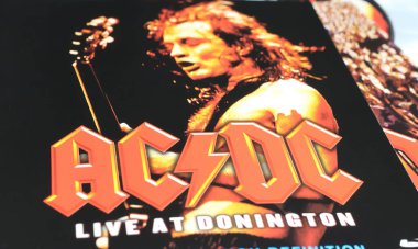 Viersen, Almanya - 9 Ocak. 2024: Donington 1991 'de AC / DC grubunun DVD albüm kapağı Live