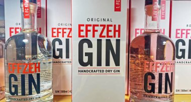 Viersen, Almanya - 9 Ocak. 2024: Alman EFFZEH Cin şişelerinin kapanışı 1 numaralı futbol kulübüne adanmıştır. FC koeln