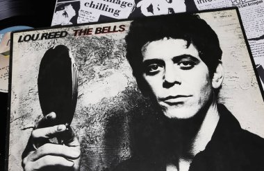 Viersen, Almanya - 9 Ocak. 2024: 1979 'dan Lou Reed vinil albüm kapağı The Bells