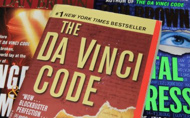 Viersen, Almanya - 9 Ocak. 2024: Dan Brown 'ın en çok satanlar kitabının kapağı Da Vinci Şifresi