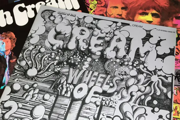 Viersen, Almanya - 9 Ocak. 2024: İngiliz rock grubu The Cream vinil albüm kapağı Wheels of Fire 1968 