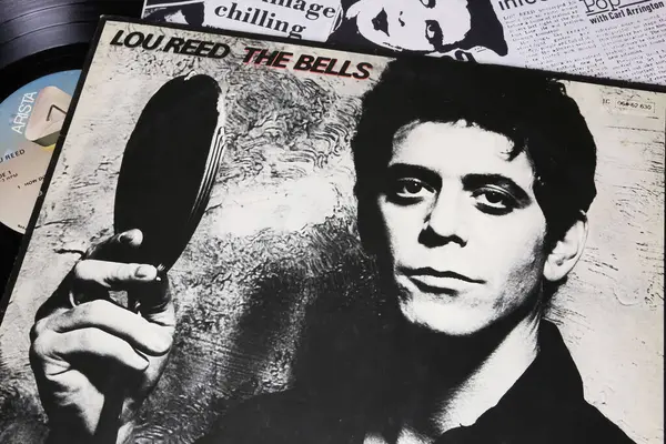Viersen, Almanya - 9 Ocak. 2024: 1979 'dan Lou Reed vinil albüm kapağı The Bells