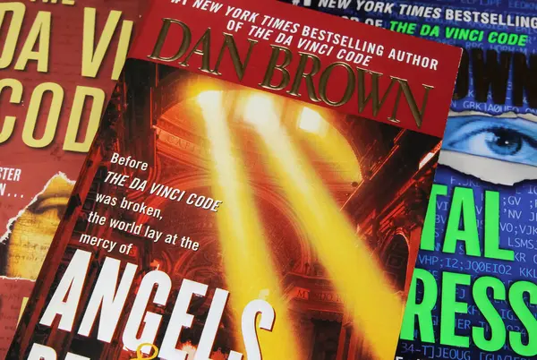 Viersen, Almanya - 9 Ocak. 2024: Dan Brown kitabının kapağı Melekler ve şeytanlar