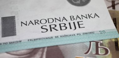 Eski döviz banknotunun kapatılması ve Sırbistan Ational Bank 'ın harfleri