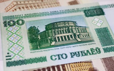 Belarus 'a yaklaştık. Minsk' te operayla birlikte 100 ruble nakit para.
