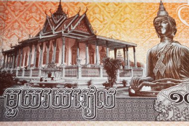 Wat Preah Keo (Gümüş Pagoda) ve Buda heykeli Kamboçya 100 Riel para birimi banknotunda (merkeze odaklan)