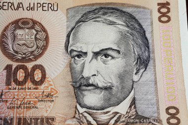 Başkan Ramon Castilla 'nın 80' lerdeki portresi Peru 100 Intis para birimi banknotu (merkeze odaklan)