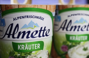 Viersen, Almanya - 9 Mart. 2024: Almette 'nin kapatılması bitkisel peynir logosu