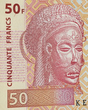 Afrika Chokwe kabilesinden kadın Pwevo, Mwana Pwo ritüel maskesi Kongo 50 franklık banknota (merkeze odaklan)