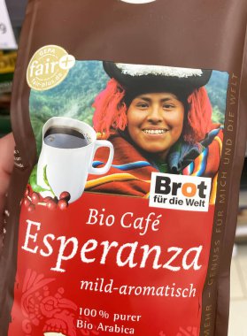 Viersen, Almanya - 9 Mayıs. 2024: GEPA adil ticaret şirketi Esperanza Coffee 'nin kapatılması
