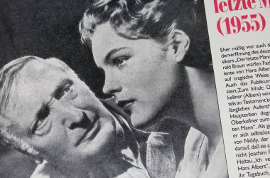 Viersen, Almanya - 5 Nisan. 2024: Alman film sahnesinin kapanışı 1955 'ten Romy Schneider ve Hans Albers' ın oynadığı son adam