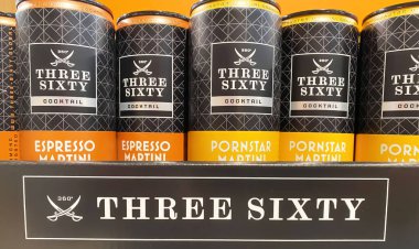 Viersen, Almanya - 9 Mayıs. 2024: Alman dükkanında konserve kutularının yakınlaştırılması