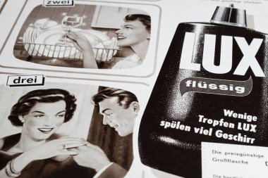 Viersen, Almanya - 9 Mayıs. 2024: Eski Alman retro dergisi LUX el ve 1960 yılından kalma cilt dostu bulaşık deterjanı reklamı