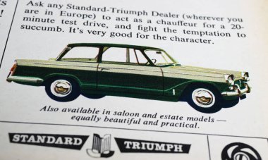 Viersen, Almanya - 9 Mayıs. 2024: Eski Amerikan retro dergisi standart Triumph otomobil reklamı 1965
