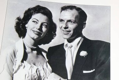 Viersen, Almanya - 9 Mayıs. 2024: Evlilik portresi Frank Sinatra ve Ava Gardner 1951